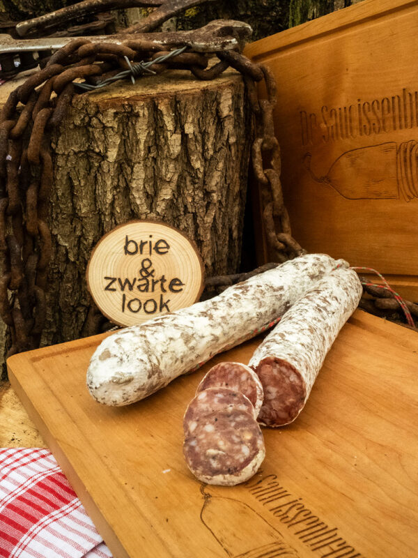 Brie met zwarte look