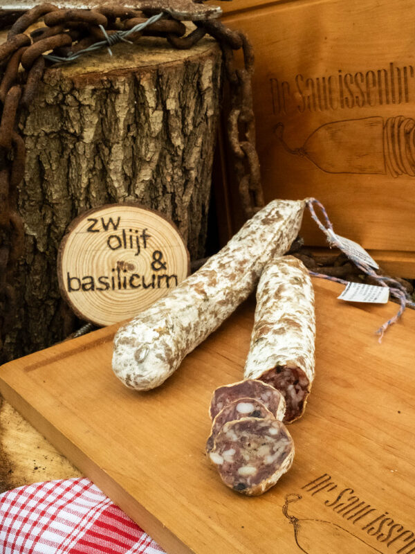 Zwarte olijf & basilicum